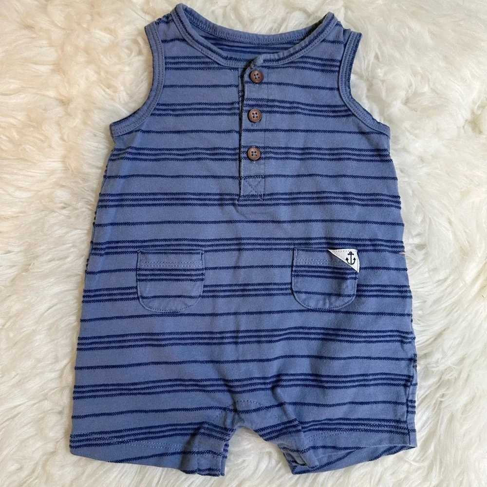 Carter’s baby boy 0-3 months outfit romper